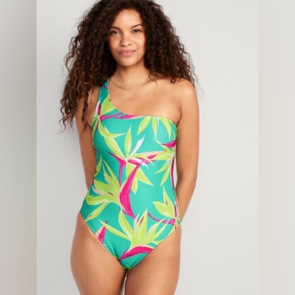 Women’s swimsuit size large